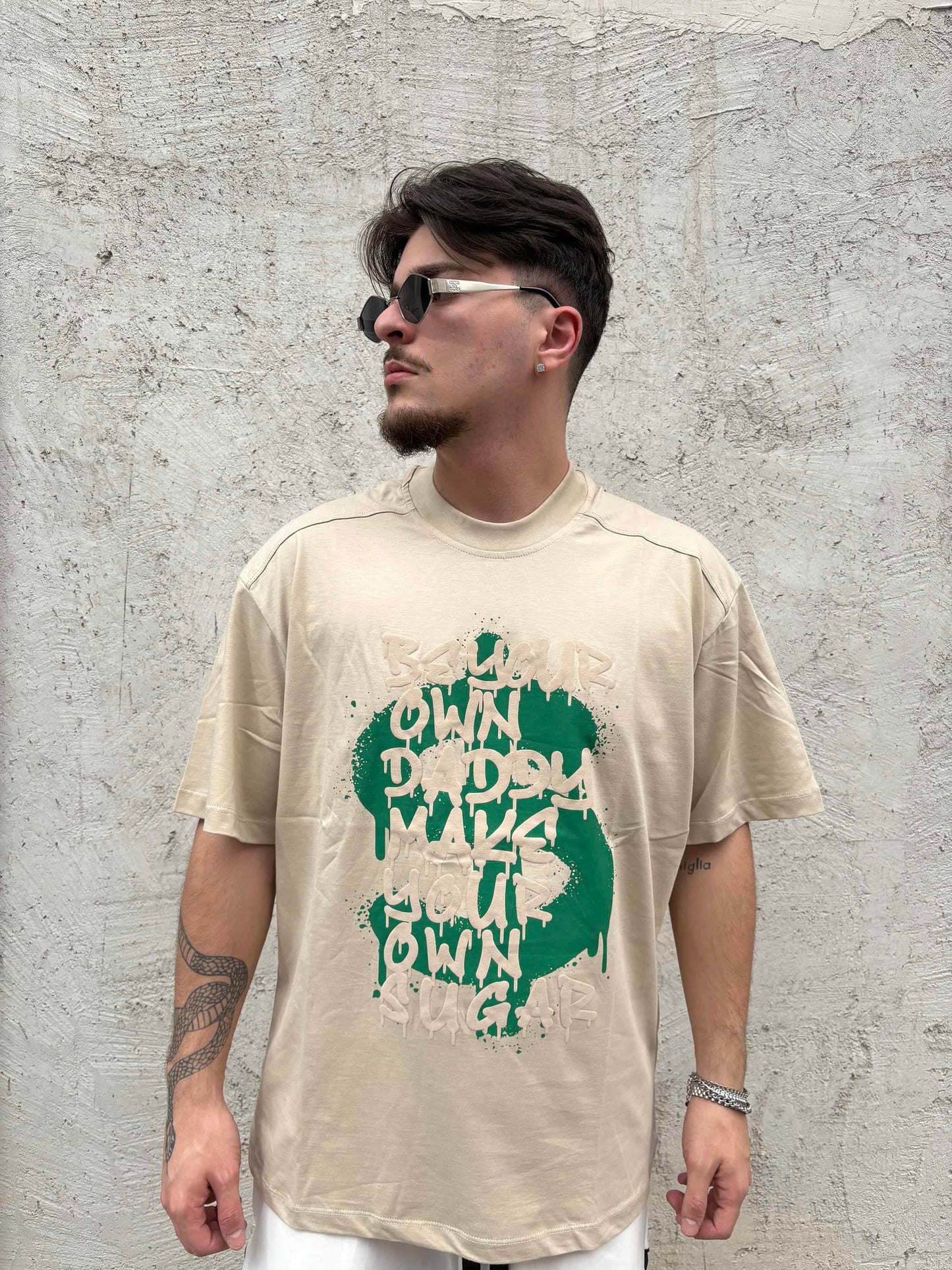T-shirt dollar