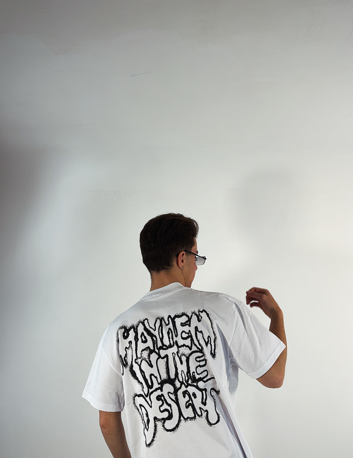 T-SHIRT IN THE DESERT