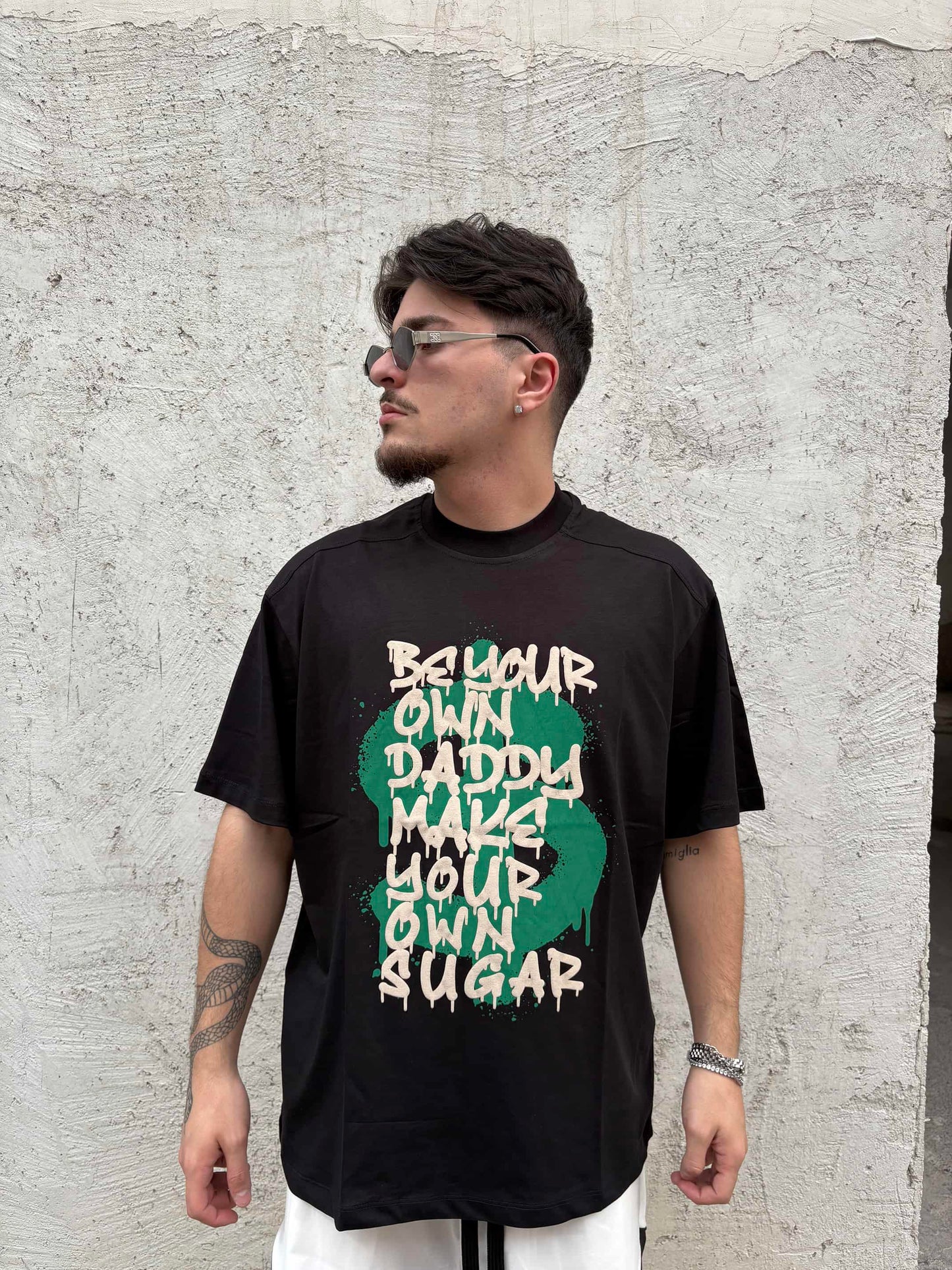 T-shirt dollar