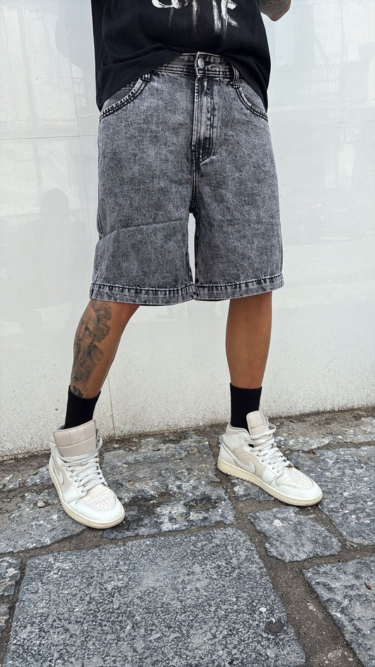 Short grey marmo